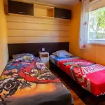 Les Pins De Sel Camping *