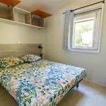 Camping Les Pins De Sel