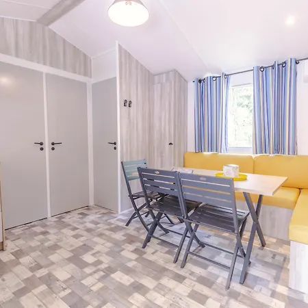 Camping Les Pins De Sel