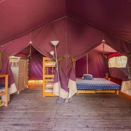 Camping Les Pins De Sel