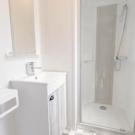 Camping Les Pins De Sel *