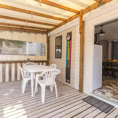 Camping Les Pins De Sel *