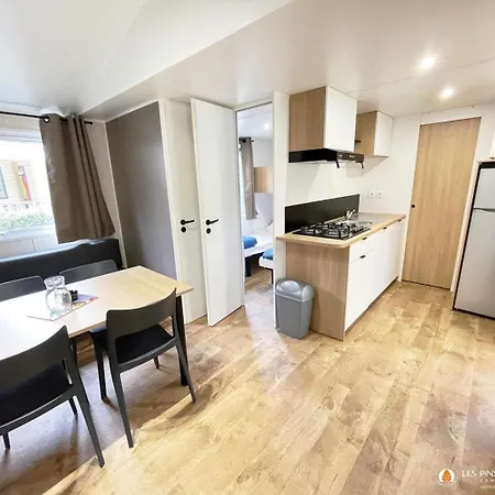 Camping Les Pins De Sel *