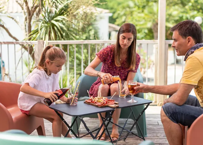 Les Pins De Sel Camping *