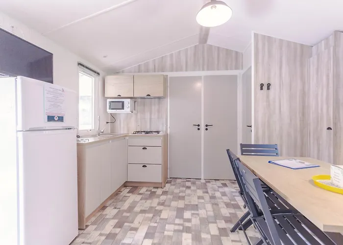 Les Pins De Sel Camping