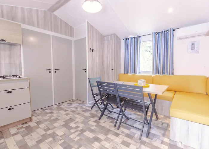 Camping Les Pins De Sel