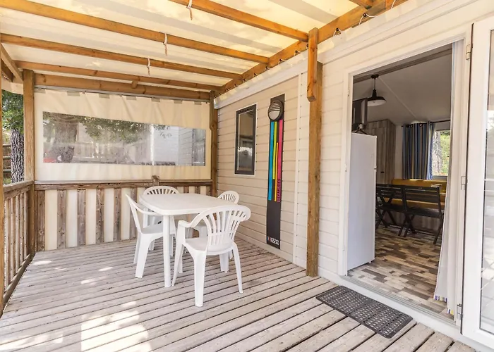 Camping Les Pins De Sel *